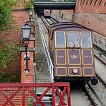 Sasone & Sas Two & Sas Ho Hotell Budapest