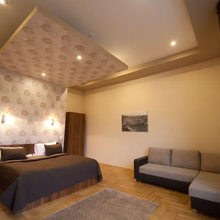 Sasone & Sas Two & Sas Ho Budapest