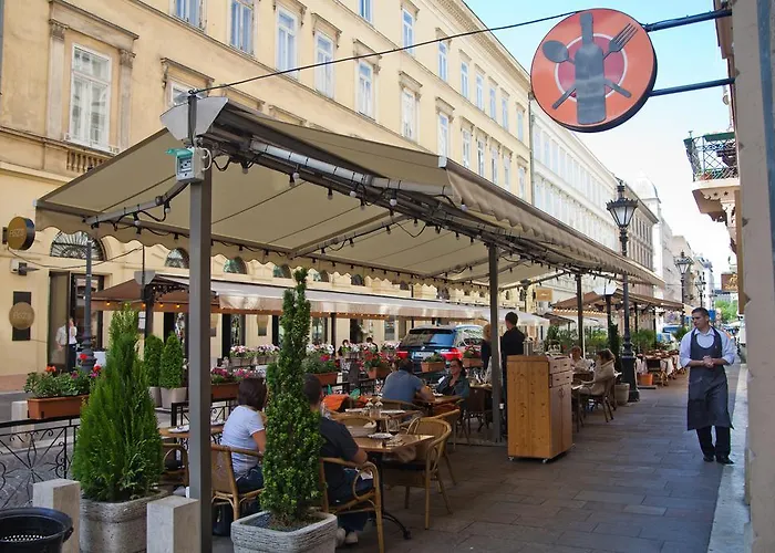 Sasone & Sas Two & Sas Ho Budapešť