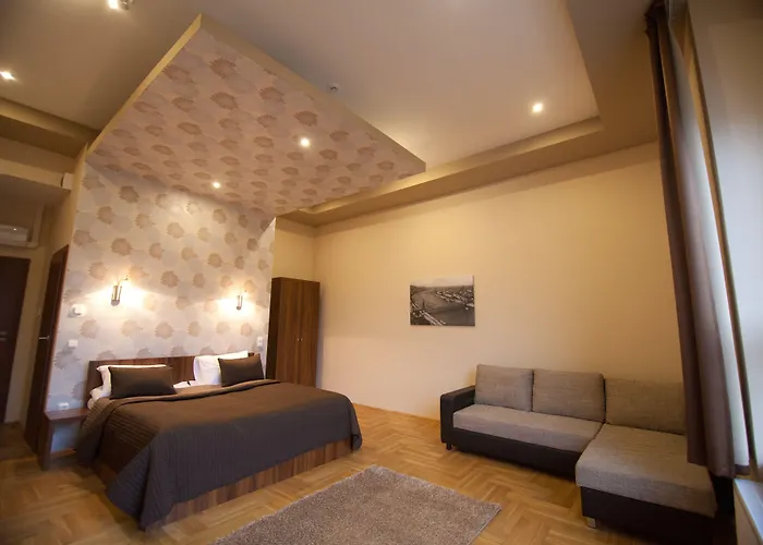 Sasone & Sas Two & Sas Ho Budapešť